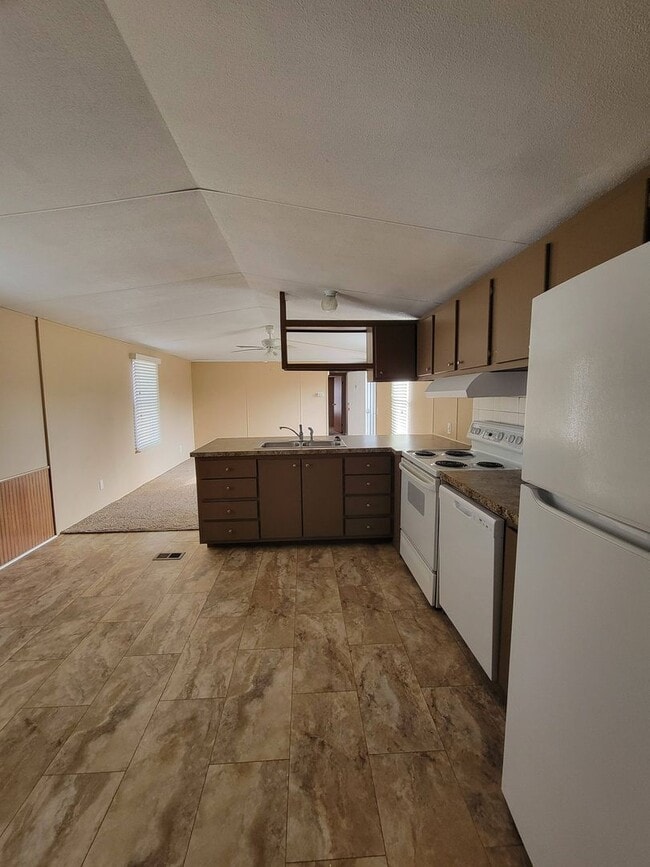 Building Photo - Ready to Move in