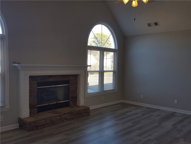 Building Photo - 404 Bennett Farms Pl