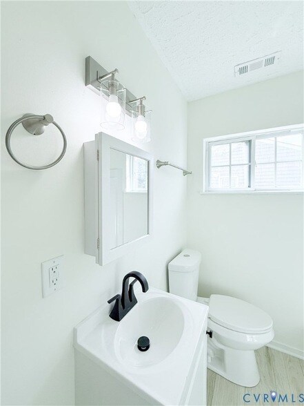 Building Photo - 2706 Selden St