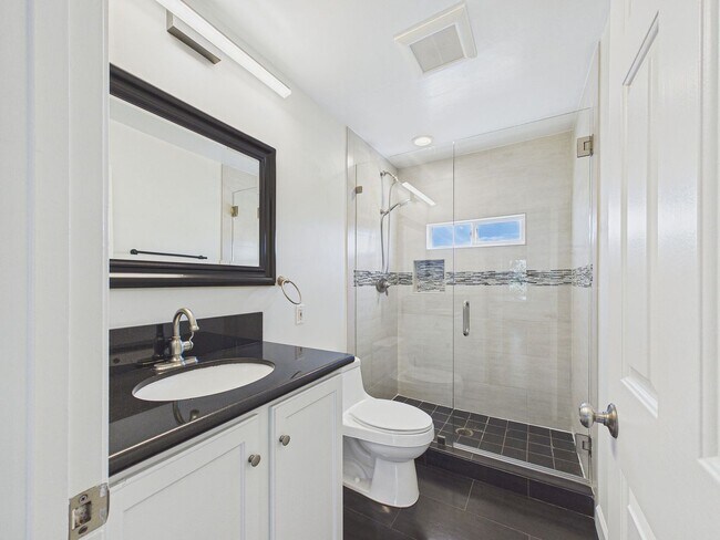 Building Photo - Bright Corner 2BR/2BA in Prime Anza Vista | Parking Included | Exceptional Natural Light