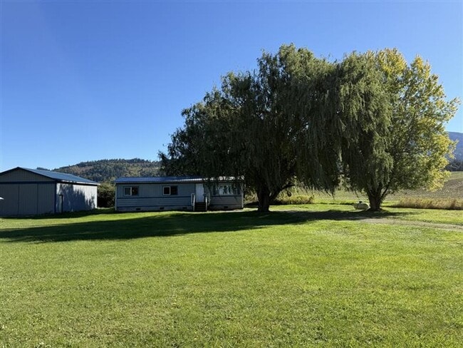 Building Photo - Country Living 2 Bedroom 2 Bathroom