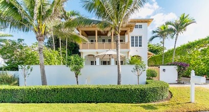 Building Photo - 1127 Miramar Dr