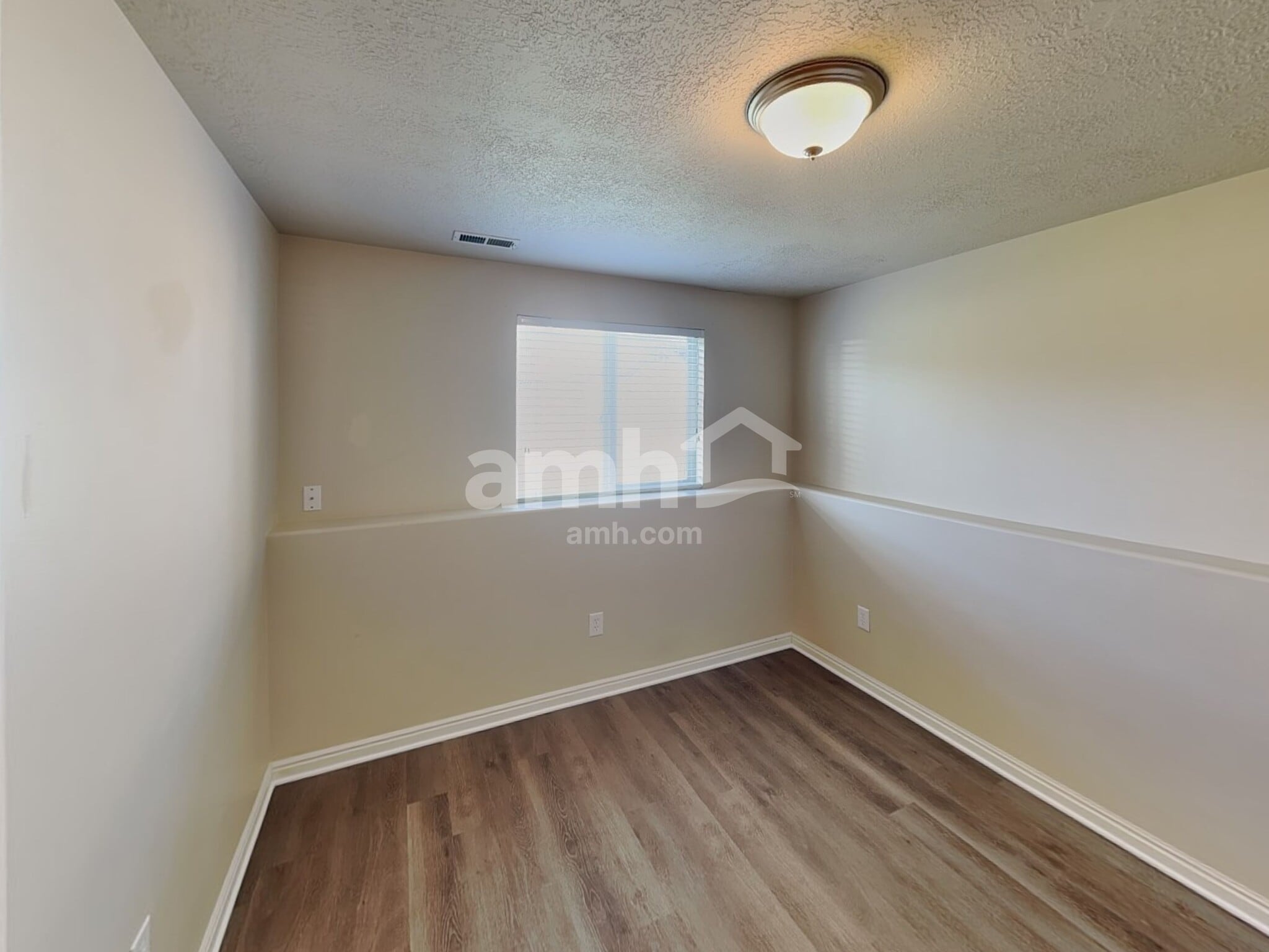 Building Photo - 1169 N Orchard Ave