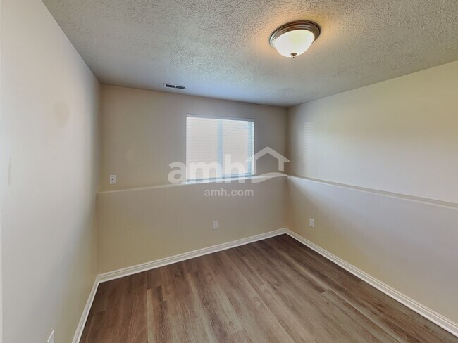 Building Photo - 1169 N Orchard Ave