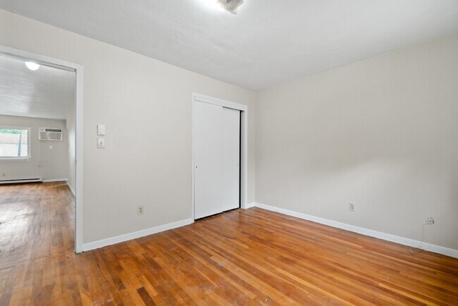 Building Photo - ADORABLE 2 BEDROOM APARTMENT FOR RENT in NORFOLK