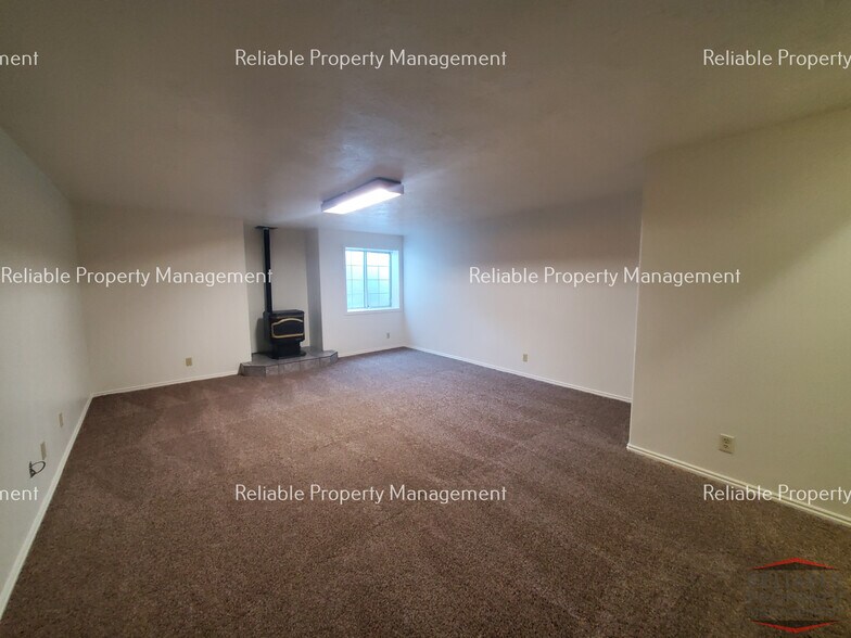 Building Photo - 1322 Walstrom Ln