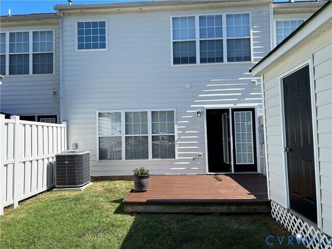 Building Photo - 1307 Village Views Dr