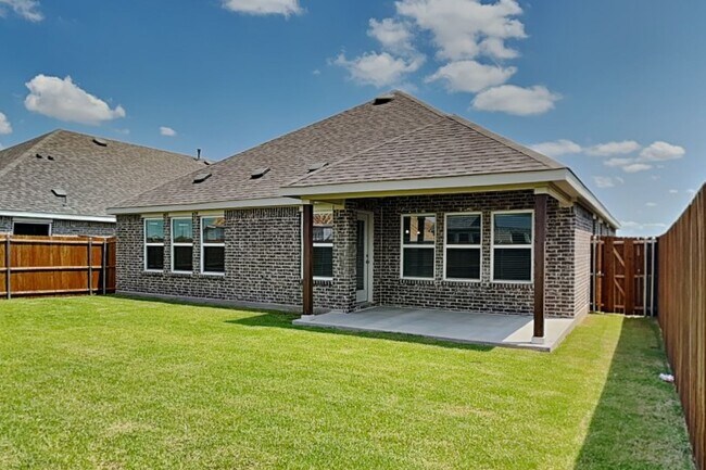Building Photo - Brand-New Luxury Living in a Prime Fort Worth Location!