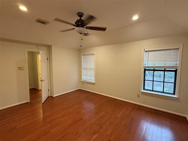 Building Photo - 6810 Redwood Falls Dr