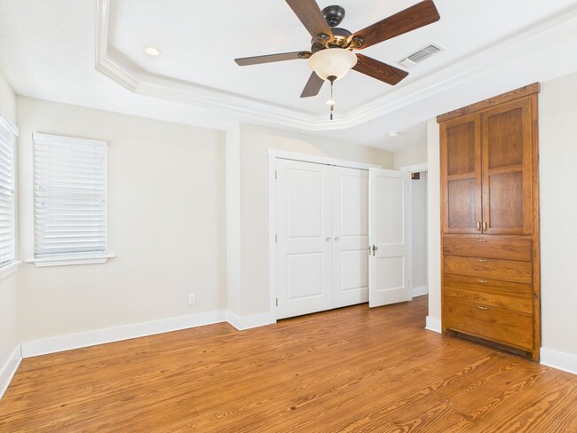 Building Photo - Adorable Bunglow