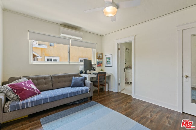 Building Photo - 2317 Vineyard Ave