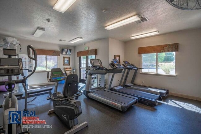 Building Photo - Hidden Valley Townhome