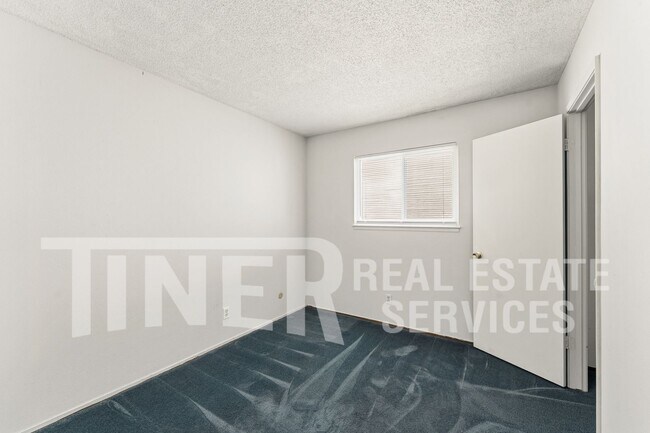 Building Photo - 3729 Moonbeam Dr