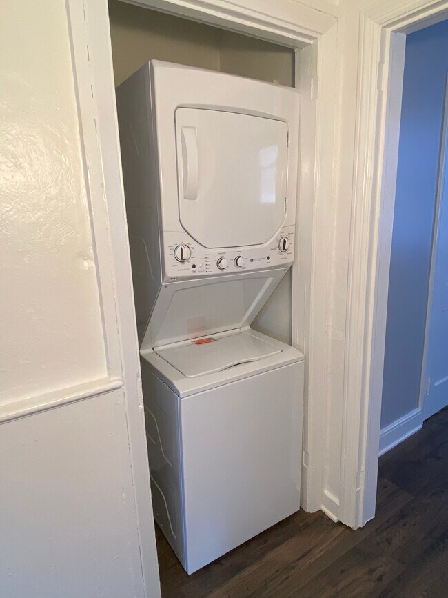 Washer/Dryer - 29 E Pomfret St