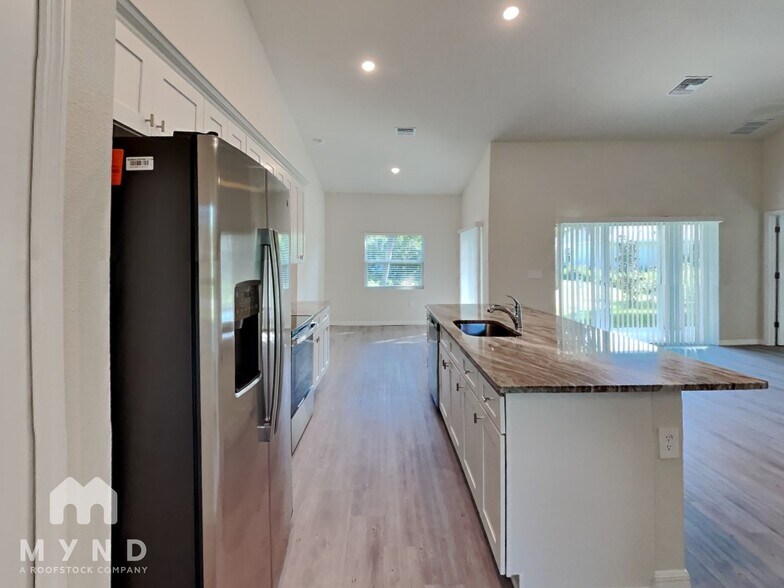 Building Photo - 2690 Shabonne Ln