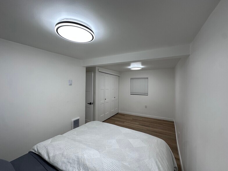 Building Photo - 1747 NE 147th St