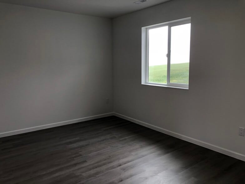 Building Photo - 1272 NW Terre View Dr