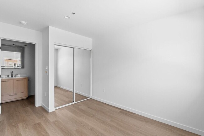 Building Photo - 6640 Valjean Ct
