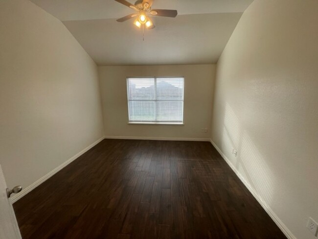 Building Photo - Spacious Home in Burleson ISD