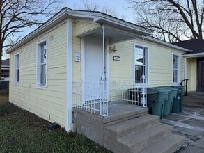 Building Photo - 620 N Walnut St