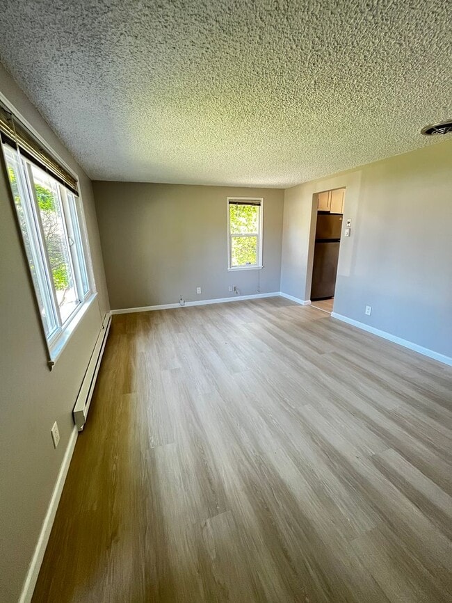 Building Photo - Fully Renovated 2 BD and 1 BA w/ detached ...