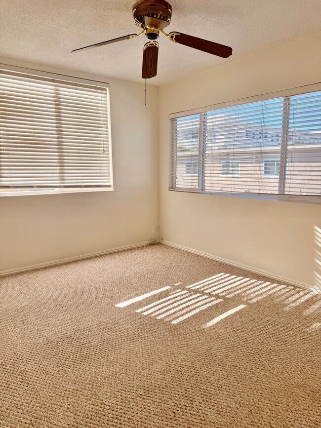 Building Photo - Townhome for Lease in Desirable Encino!