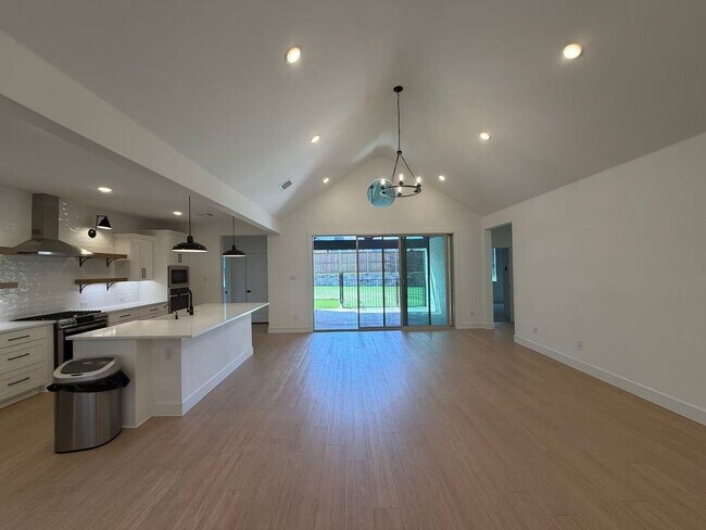 Building Photo - Move-in ready and like-new! Washer, dryer, and refrigerator Included.