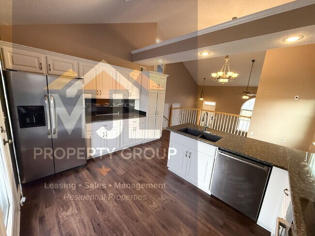 Building Photo - Beautiful 4 Bedroom / 3 Bath Home in Olathe