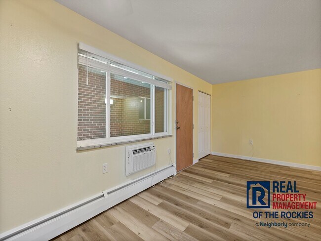 Building Photo - Charming 2 Bed, 1 Bath Condo in Prime Location!