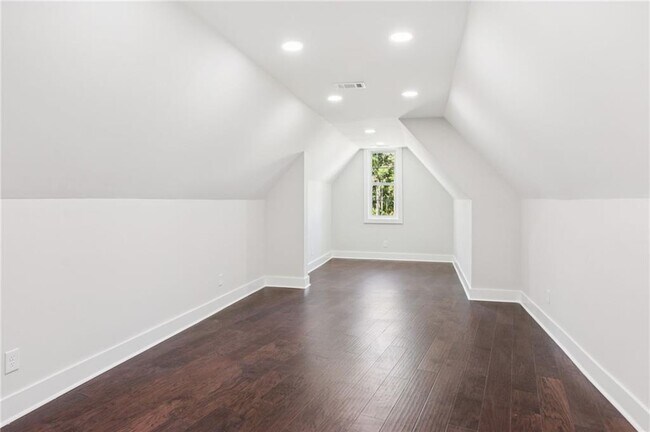 Building Photo - 115 Thome Dr