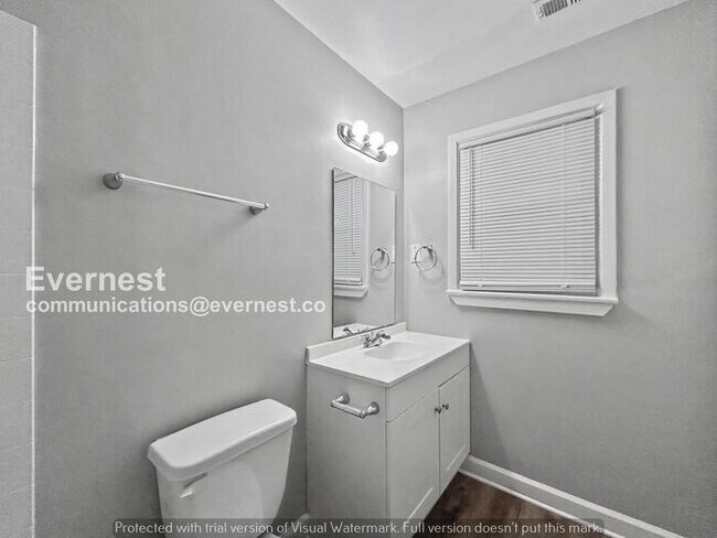 Building Photo - Limited Time Special Offer! / 3 Bed/2 Bath Home with Fenced Yard / Pet-Friendly