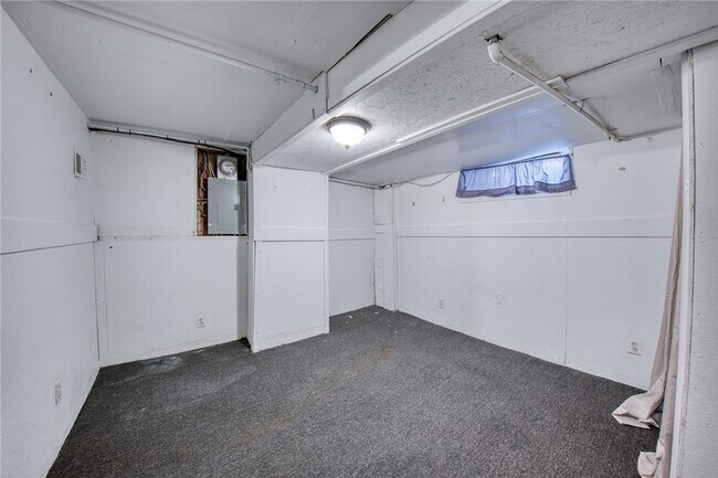 Building Photo - 354 Ophelia St