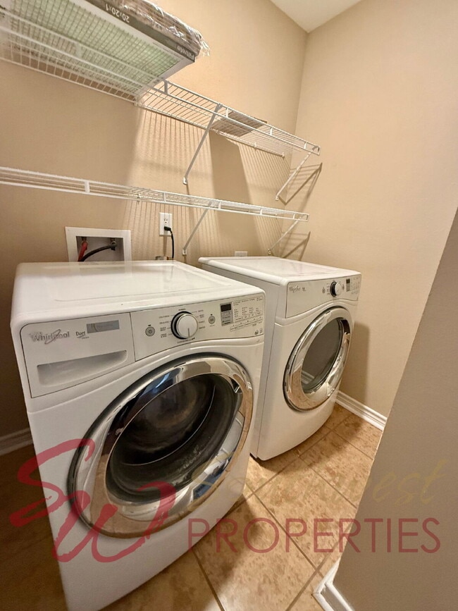 Building Photo - Charming 3 bed, 2 bath rental home with office!