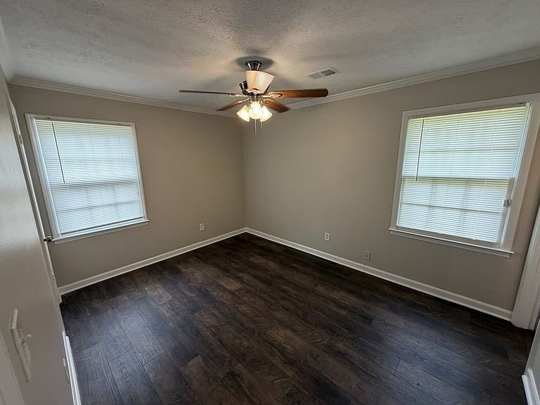 Building Photo - 350 Fennel Wy SW