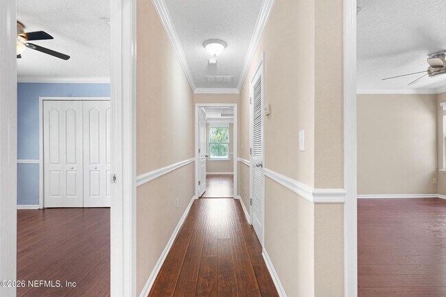 Building Photo - 352 Silver Glen Ave