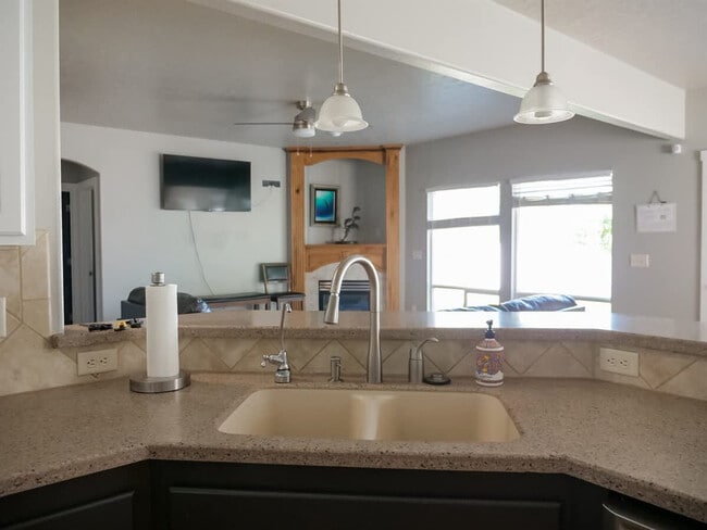 Building Photo - 151 Cub St W