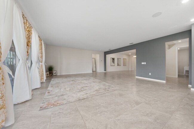 Building Photo - Immaculate Executive Home in Isles of Lake Nona