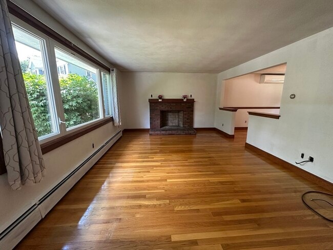 Building Photo - 10 Cedar Ridge Dr