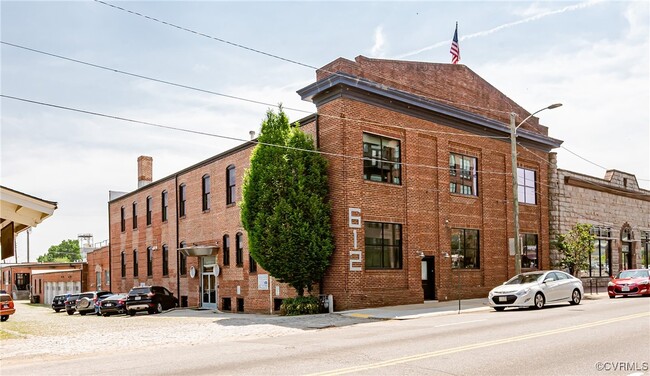 Building Photo - 612 Hull St