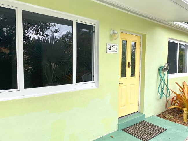 Building Photo - 831 Biscayne Dr