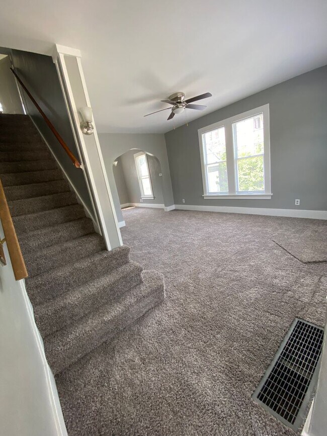 Building Photo - -520/522