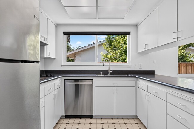 Building Photo - Beautifully Updated Single-Story 4BR Ranch with Designer Finishes & Spacious Fenced Yard!