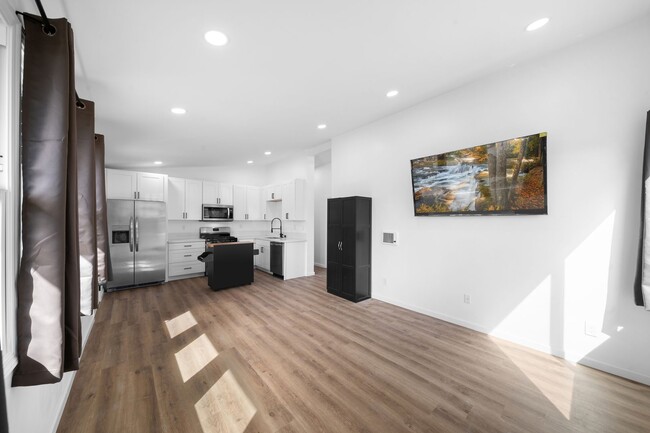 Building Photo - All New Fully Renovated Home in Imperial B...