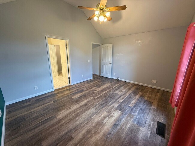 Building Photo - Charming 3BR/2BA Home in Greenbrier