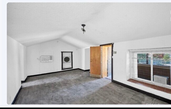 Building Photo - 82481 Valencia Ave