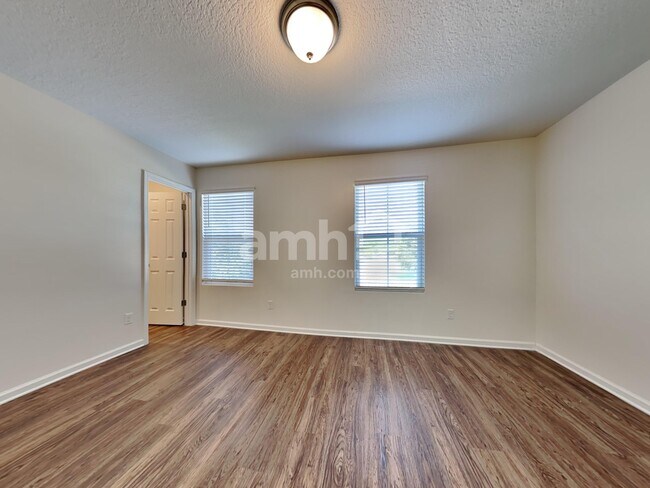 Building Photo - 120 E Jayce Way