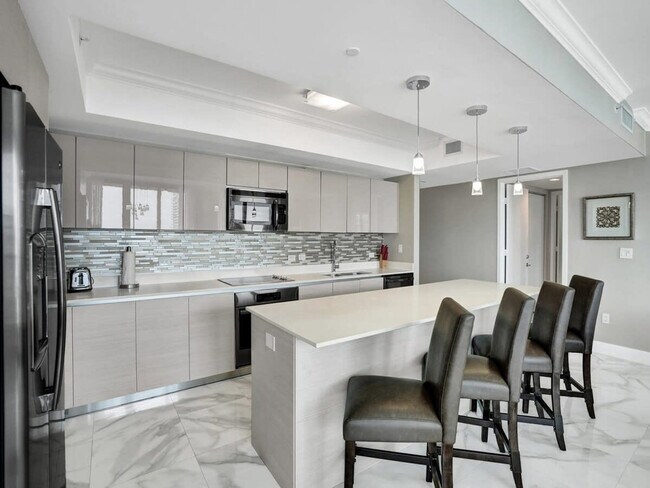 Building Photo - 2602 E Hallandale Beach Blvd