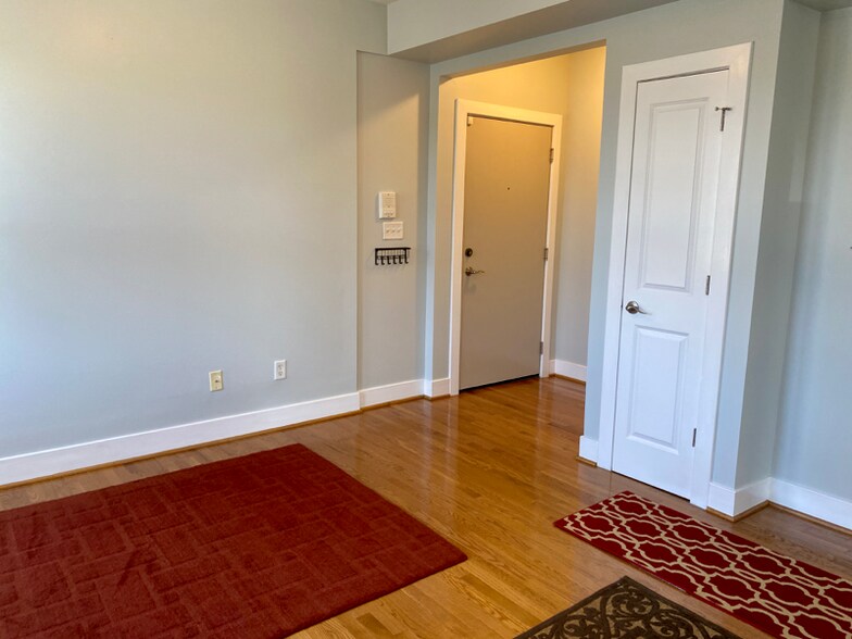 Building Photo - 2 17th St SE