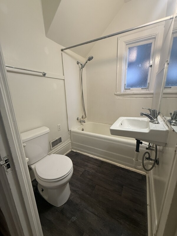 Building Photo - 622 Howard Pl