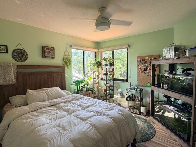 Building Photo - 3041 Perriwinkle Cir